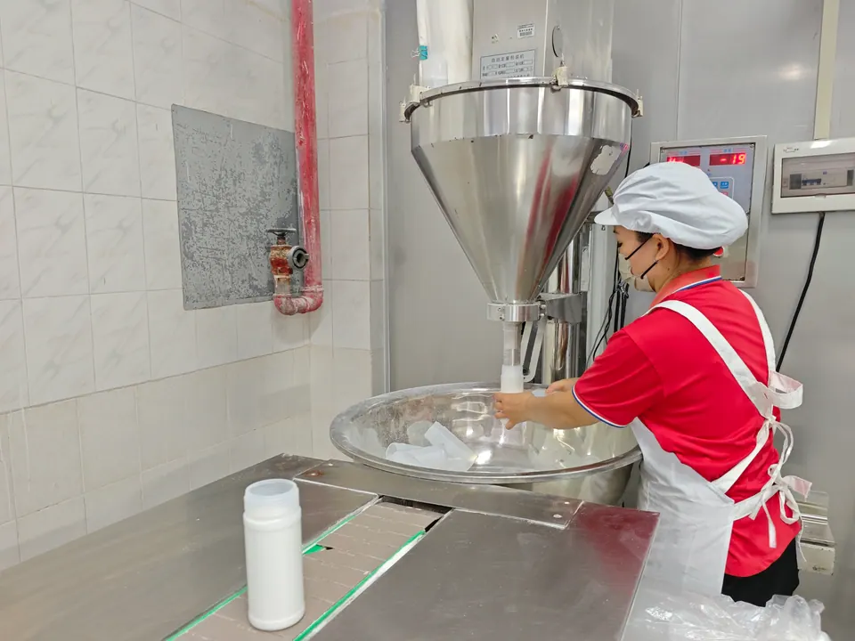 Powder filling · supplied photograph